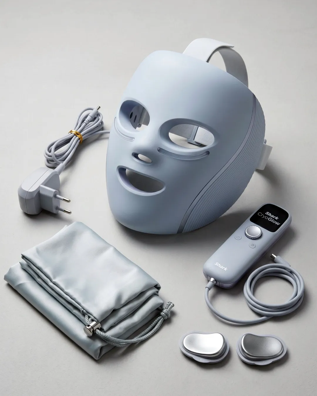 Shark CryoGlow LED-Maske mit Controller und Zubehör im Lieferumfang
