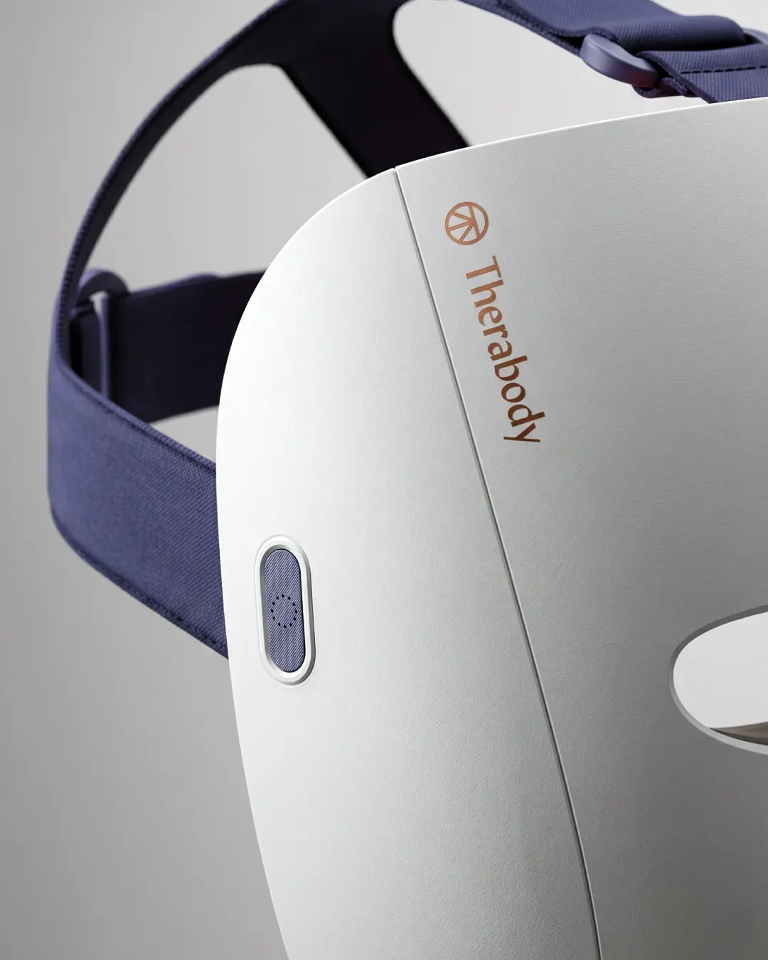 Detailaufnahme der TheraFace Mask Glo LED-Maske mit Premium-Verarbeitung und Controller