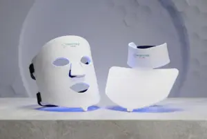 Nourished Bodynskin NBS-1 LED Gesichtsmaske im Studio als Hero-Motiv